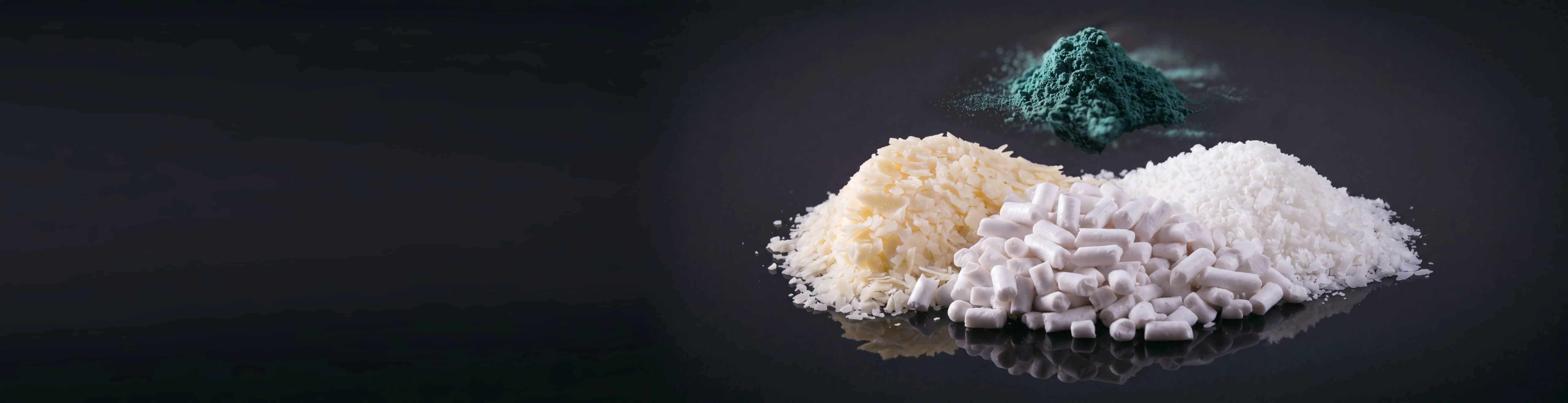VOELPKER Spezialwachse und BASOCHROM Chromgerbstoff – Produktformen auf Schiefer