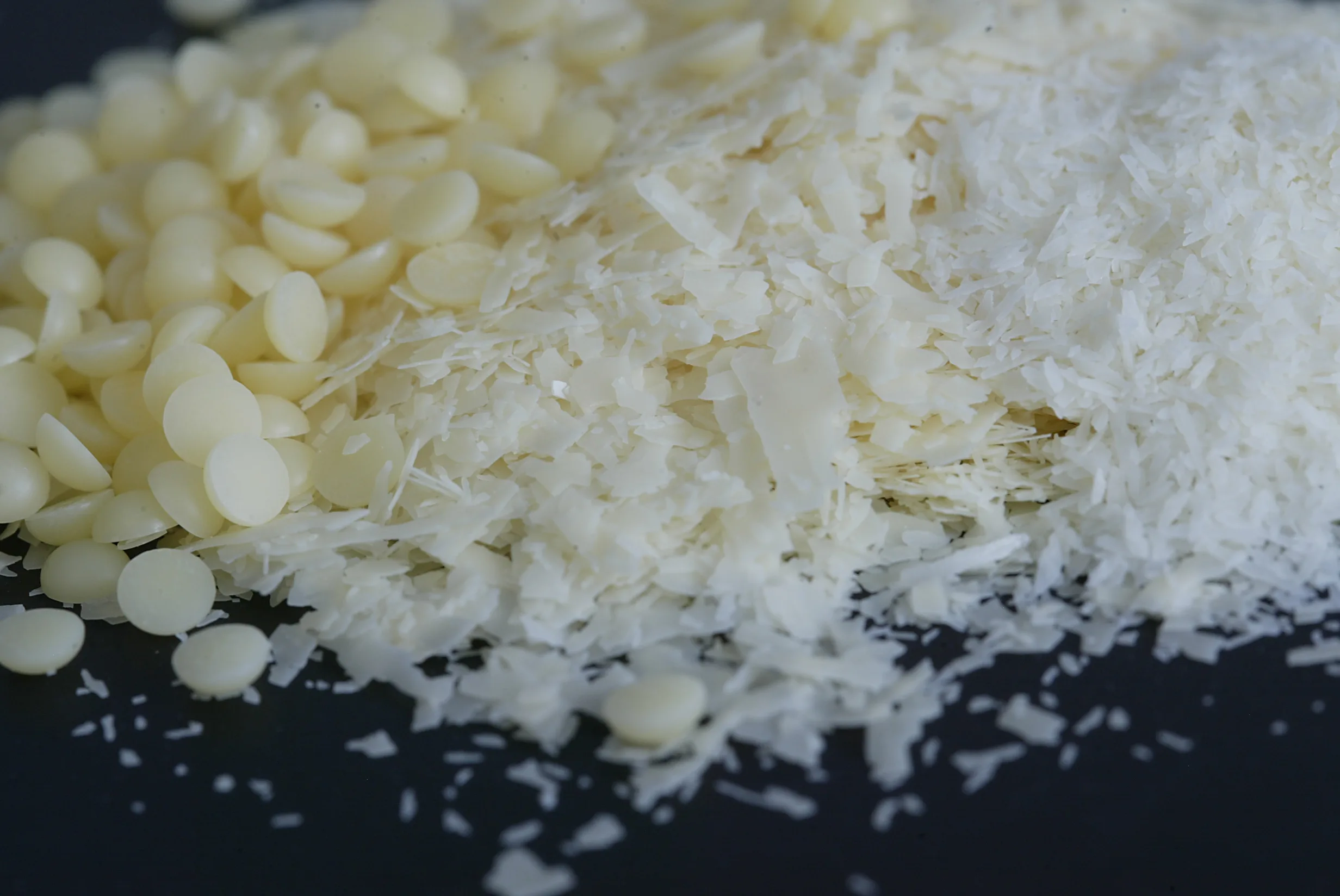 VOELPKER Wachsadditive – Pellets, Schuppen und Pulver im Detail