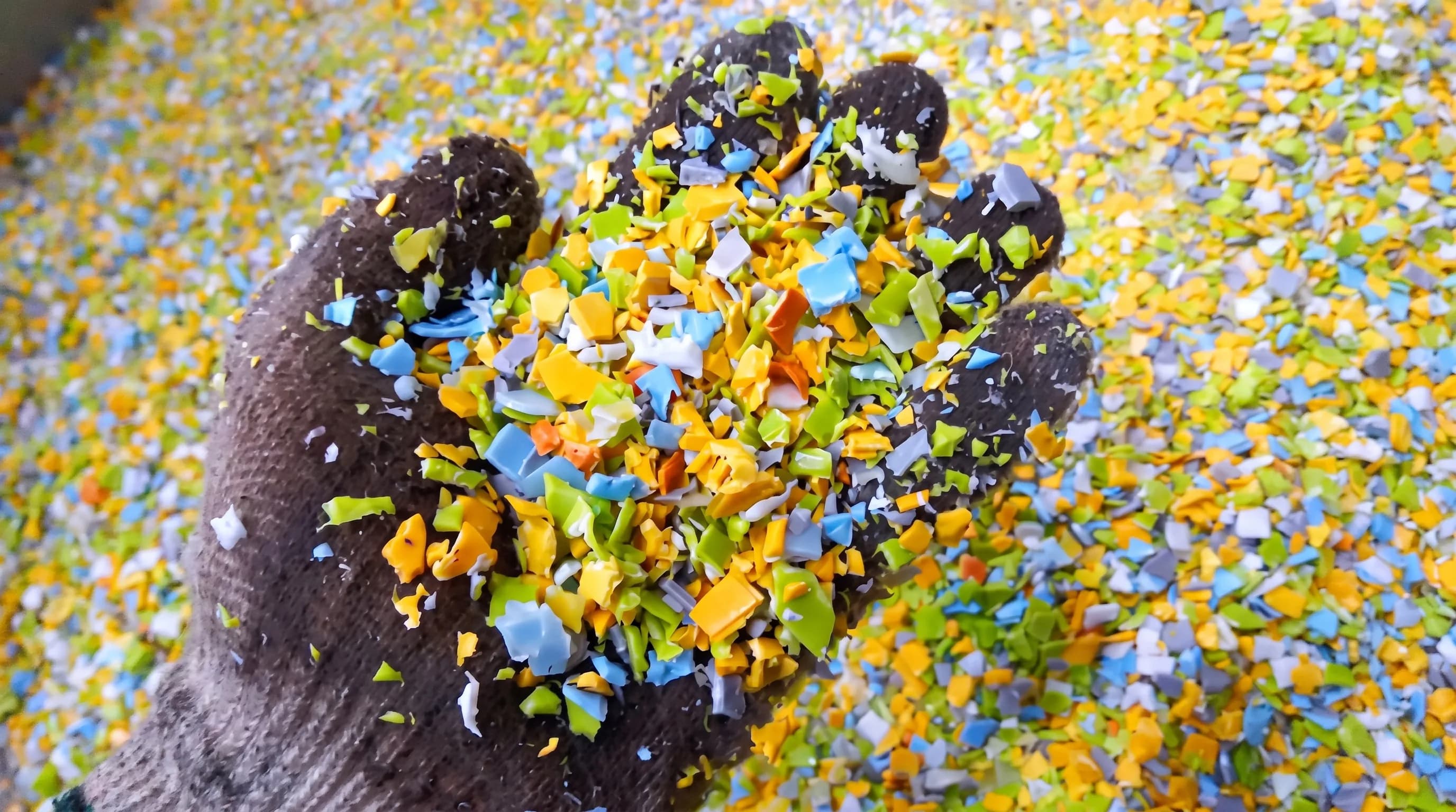 Plastic Recycling Series – Geschredderte Kunststoffflocken