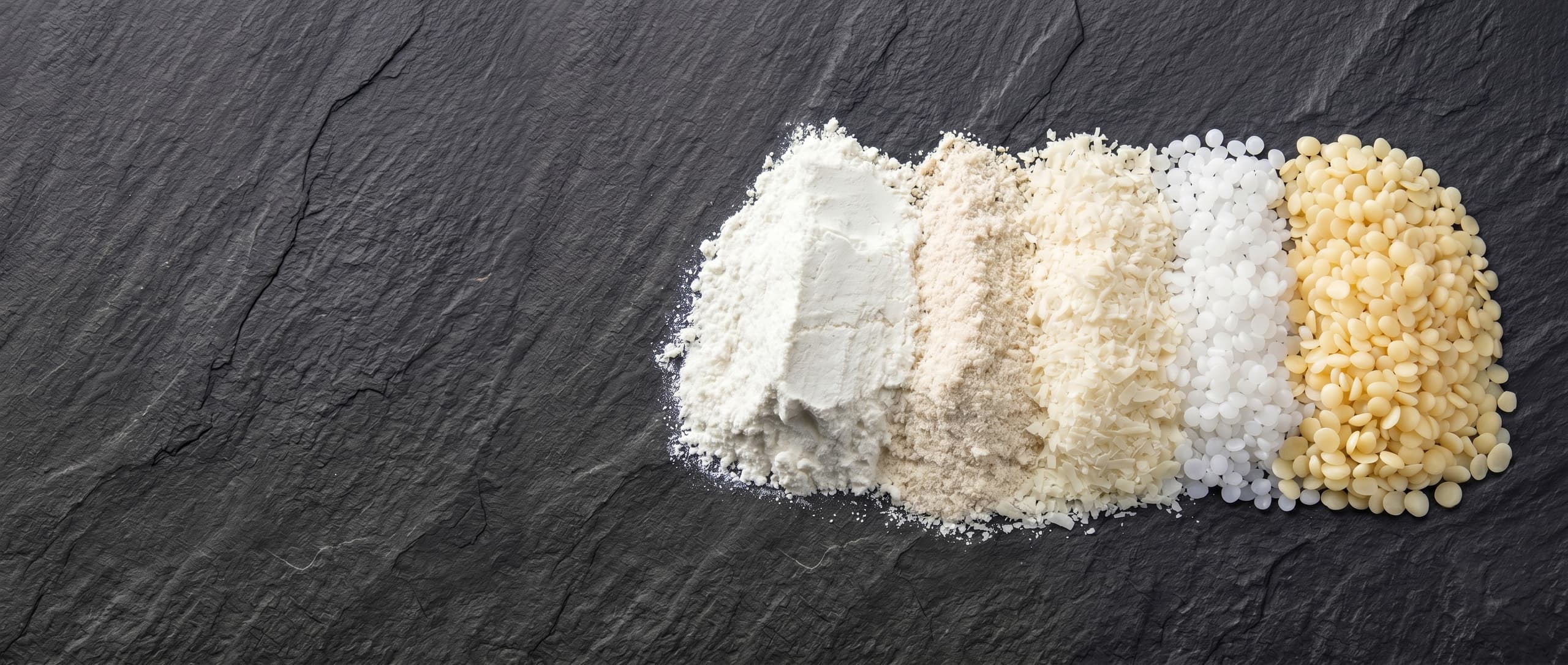 Völpker Wachsadditive – Spektrum von Pulver bis Pellet auf Schiefer